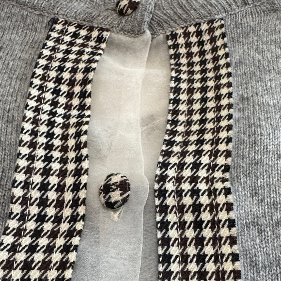 Elegant Gray Sweater with Sheer Details - Picture 4 of 8